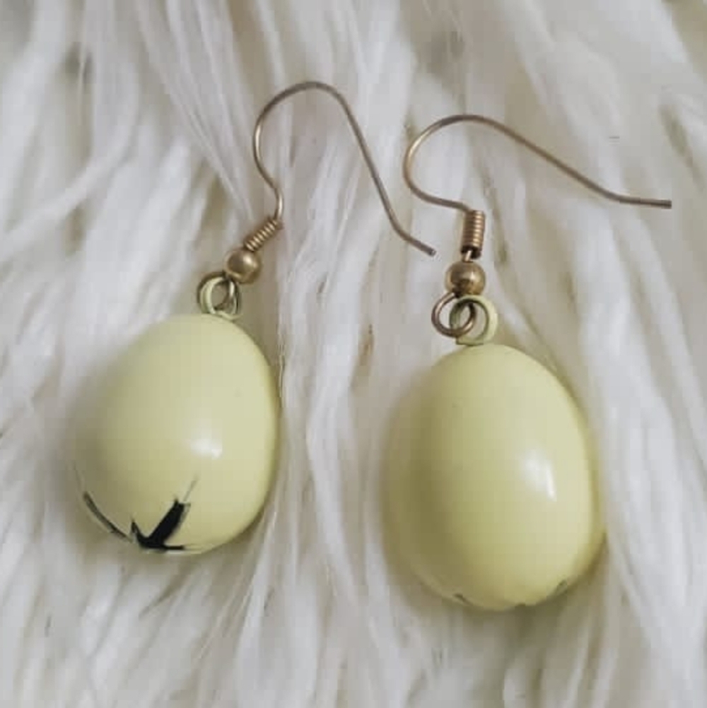 Oval Shaped Yellow Tone Dangle Drop Earrings With Open Space Underneath. 🌴